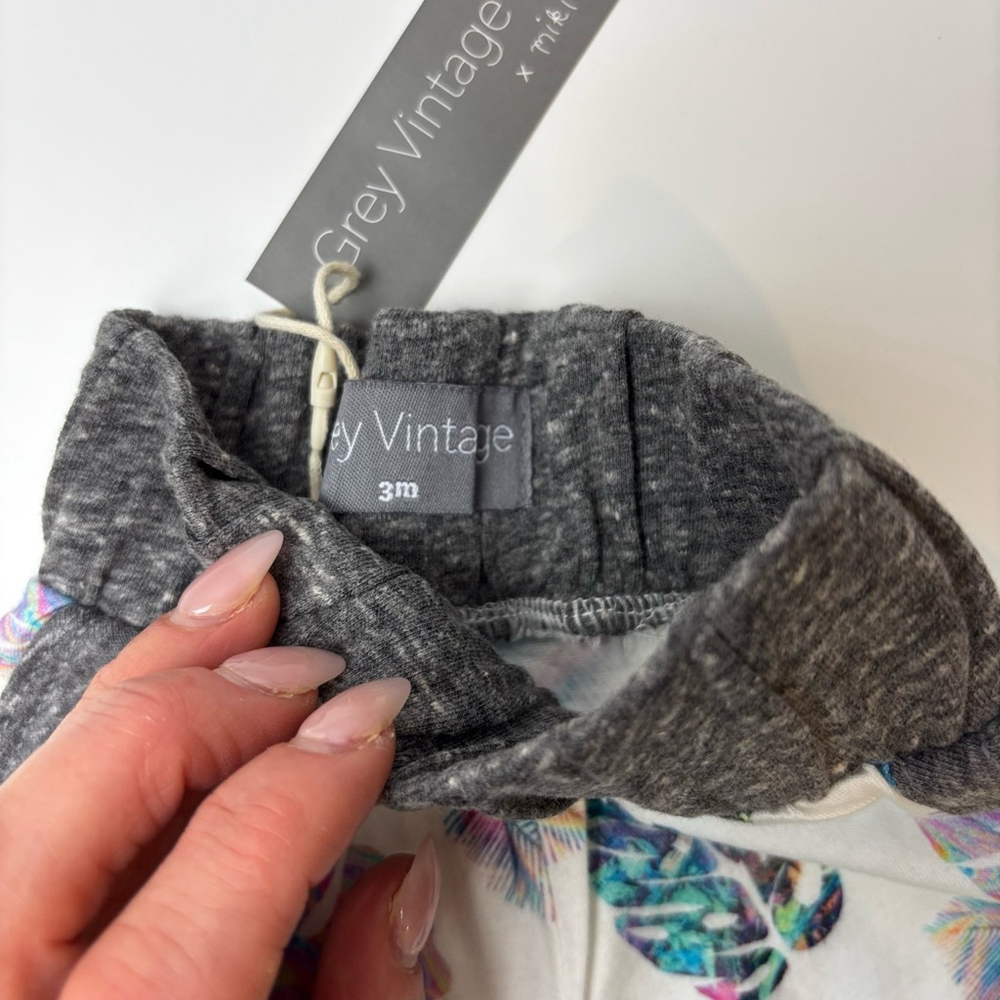 NWT Baby Grey Vintage Shorts Size 3M White & Gray Leaf Print - Picture 2 of 3